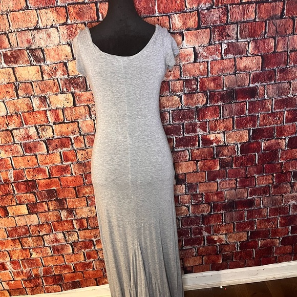 Women’s Dress - Picture 4 of 9